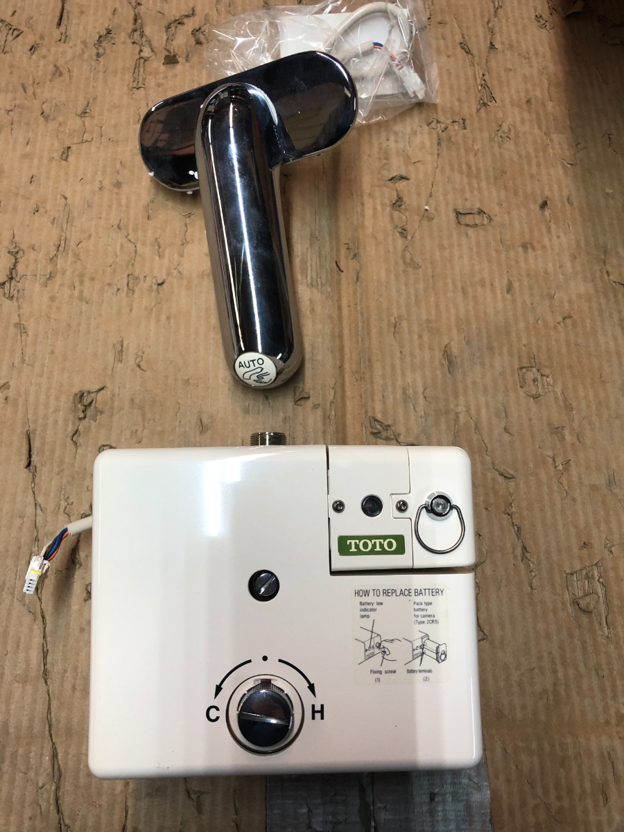 TOTO TEL-42-BDR-V2 Battery Operated - Hands Free Automatic 4" Centerset Faucet with Thermostatic Valve in Polished Chrome